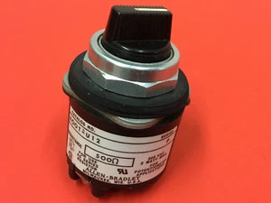 Allen Bradley - Cat. #800T-U12 - Ser. P - 500Ω - Potenciómetro - Imagen 1 de 4