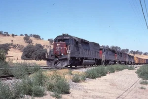 MS Original Slide SP Southern Pacific SD45T-2R #6828+3 w/Train in 1989 - Picture 1 of 1