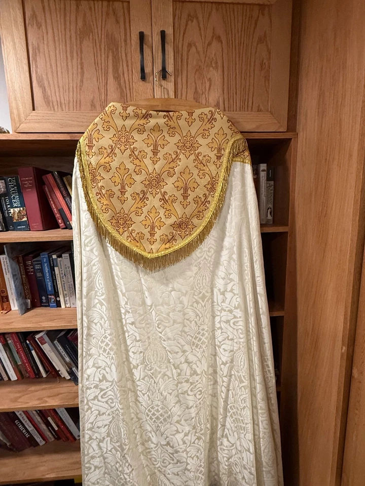 Cope gótico Luzar blanco y dorado Foto 1 de 3