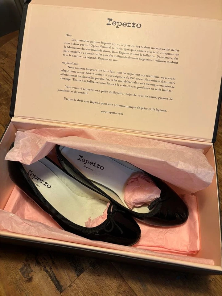 Raro Repetto Negro Esmalte Ballet Pisos Tacón Bajo Talla 37.5 EE. UU. 6.5 Poco Usado Foto 1 de 4