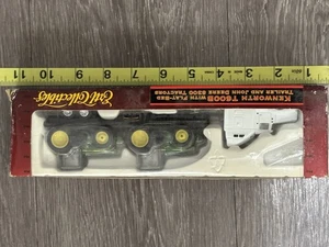 1/87 Kenworth T600B with Flatbed Trailer & 2 John Deere 8300 Tractors ZFN5459 - Picture 1 of 4