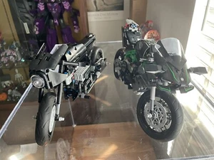 Lego Technic The Batman Batcycle & Kawasaki Ninja H2R - Picture 1 of 8