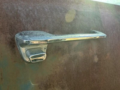 1969 - 1975 国际收割机 Travelall 卡车乘客右手前门把手 — 第 1/3 张图片