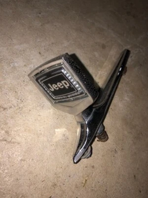 Adorno capó base cromada Jeep Grand Wagoneer 1984-1991 8955008363 Foto 1 de 4