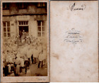 France, Lieu à identifier, groupe posant devant une mairie de village, circa 187