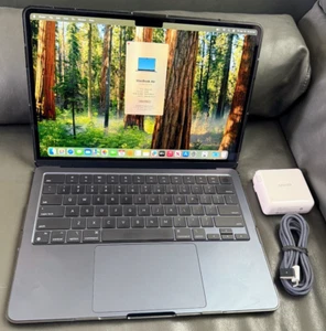 Apple MacBook Air 2024 13" Laptop 256GB SSD M3 8GB RAM Midnight *Only 13 Cycles* - Picture 1 of 10