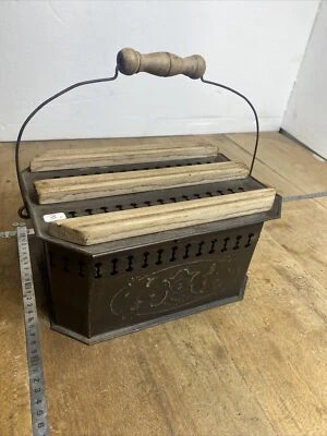 N.3 Outil Ancienne chaufferette en bois et tôle-début XX ème Déco Vintage - Photo 1/4