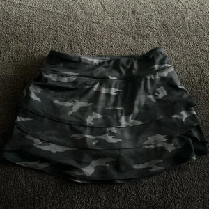 Athleta Girl Camp Lux Print Swing Skort Black Camouflage XL 14 - Picture 1 of 7
