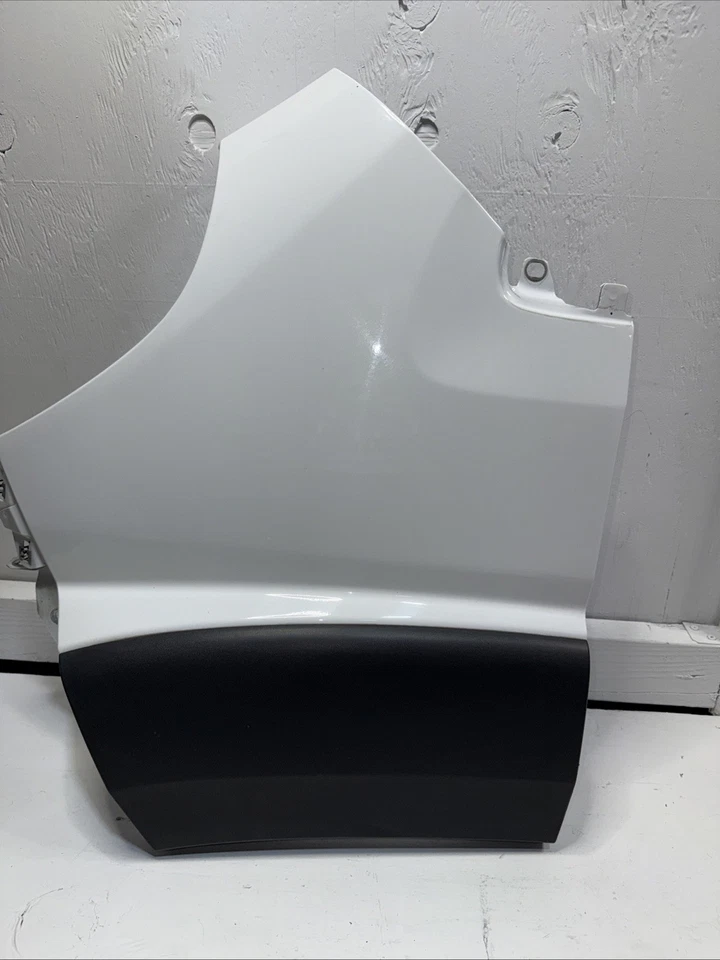 2014-2023 Ram Promaster 1500, 2500, 3500 переднее левое крыло с внутренним белым OEM - Изображение 1 из 4