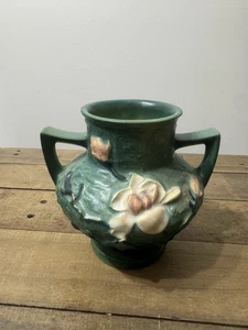 Vintage Roseville Magnolie Keramik Doppelgriff Blumenvase 180-6" grün Blumen - Bild 1 von 12