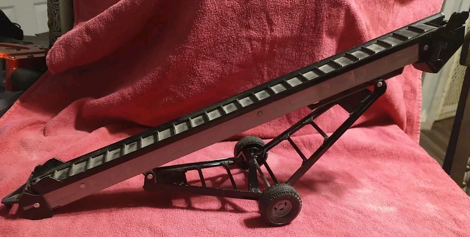 ETRL Diecast Toy Grain Elevator Bale Conveyer Attachment 19” Moving Belt - Image 1 of 4