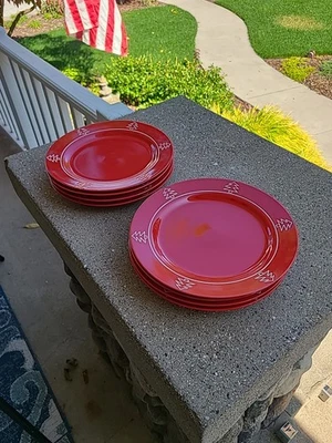 Platos de Navidad BIA rojos con patrón de árbol blanco descontinuado en 2007 Foto 1 de 4