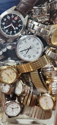 Большая банка лот Ватт в основном Timex и Fossil и многие другие некоторые на запчасти  - Изображение 1 из 4