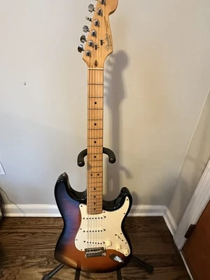 FENDER 1993 STRATOCASTER MADE IN USA, BROWN SUNBURST WITH SOFT GIG BAG/CASE. - Image 1 of 4