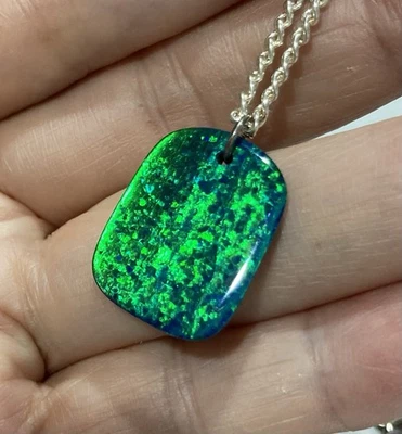 BlACK OPAL PENDANT  BEAUTIFUL FLASHES OUTSTANDING IN A CROWD - Image 1 of 4