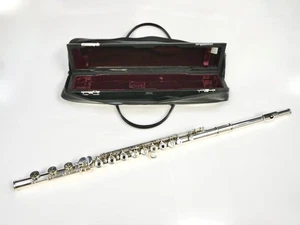 Yamaha 684 Sterling Silver Open-Hold B-Foot Flute - Excellent Condition - Picture 1 of 14