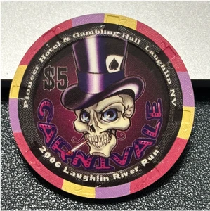 (NON CIRCOLATO) $5 PIONEER CASINO POKER CHIP LAUGHLIN NEVADA RIVER RUN CARNEVALE - Foto 1 di 3