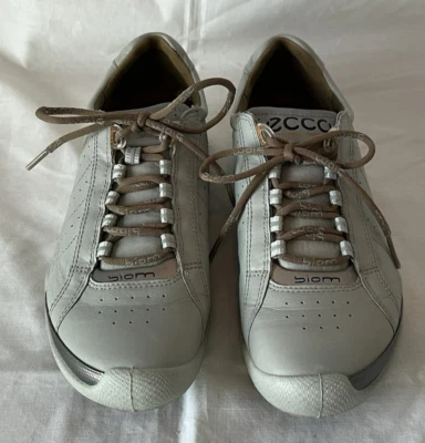 Zapatos de golf Ecco Biom Hyrdomax grises sin clavos para mujer talla US 6,5 EU 37 Foto 1 de 4