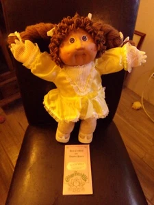CABBAGE PATCH KIDS PUPPE COLECO GIRL KOMPLETT, mit Zertifikat BRAUNE ZÖPFE - Bild 1 von 5
