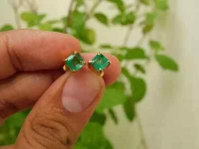 Aretes para mujer con esmeralda natural corte Asscher de 1 quilate enchapados en oro amarillo de 14 k Foto 1 de 4