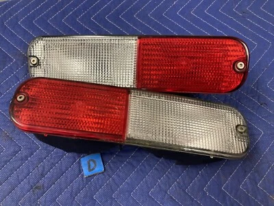 1998-2005 Land Rover Freelander Rear Tail Indicator Lights Pair OEM #3020M - Image 1 of 4