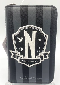 Neu mit Etikett Loungefly Wednesday Addams Nevermore gestreifte Geldbörse mit umlaufendem Reißverschluss EXKLUSIV - Bild 1 von 9