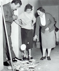 1955 Vintage Foto Deutscher Mittelgewicht Boxmeister Gustav Scholz und Frau - Bild 1 von 2