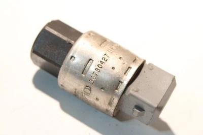 2004 - 2012 Volvo s40 v50 30780427 A/C Pressostat pressure switch oem e85 - Image 1 of 4