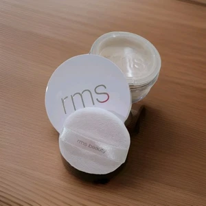 RMS Beauty Hydra Setting Powder - MEDIUM 10g/0.35 oz. - Picture 1 of 6