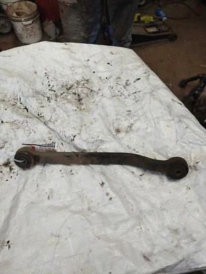 Brazo de control superior trasero derecho o derecho Chevy Tahoe Yukon 2000-2003 OEM 15767252 Foto 1 de 2