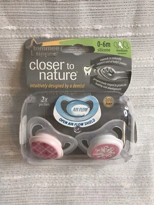 NOVAS CHUPETAS DE SILICONE 2pçs Tommee Tippee Closer to Nature fluxo de ar médio 0-6M - Imagem 1 de 4