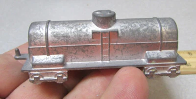 Винтажный металлический вагон-цистерна поезда Midgetoy, хороший коллекционный, неокрашенный серебристый - Изображение 1 из 4