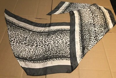 Bufanda Vintage - Diseño Estampado Animal Gris Oscuro - 18" x 71" Foto 1 de 4