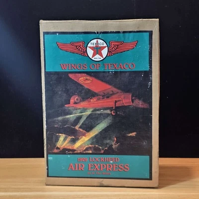 Banco de monedas de avión fundido a presión Lockheed Air Express 1929 Wings of Texaco de colección Foto 1 de 4
