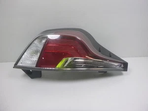 Toyota Aqua 2016 luz trasera/trasera lateral izquierda en carrocería - Imagen 1 de 7