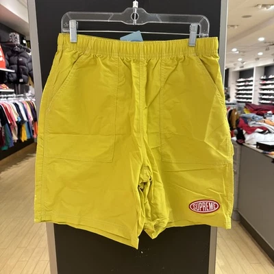 Pantalón Corto Supreme Nylon Pintor SS24 Dorado Talla Pequeña Foto 1 de 4