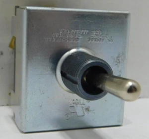 McGill Switch 600VAC 6A With Screws - Picture 1 of 9