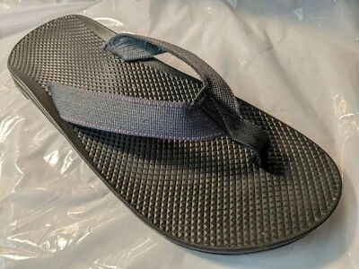 Chanclas clásicas Chaco para hombre - talla 11 EE. UU. - UNA SOLA - PIE DERECHO - gris - USADAS  Foto 1 de 4