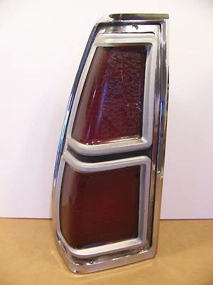 Dodge Royal Monaco 1977 camioneta luz trasera izquierda lente y carcasa fabricante de equipos originales 76 75 Foto 1 de 4