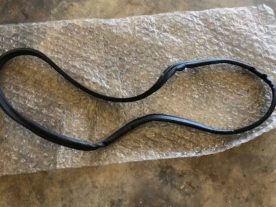 Оригинальная прокладка уплотнения багажного отделения багажника Lamborghini Aventador 470823727 - Изображение 1 из 2