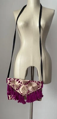 Bolso Bandolera/Clutch Mexicano Hecho a Mano Púrpura Bordado Foto 1 de 4