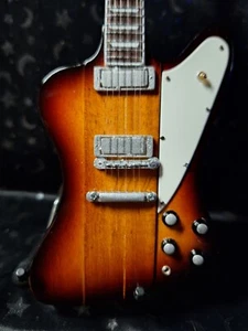 Mini guitarra réplica Axe Heaven Fender Jazz Bass Sunburst FJ-001 - Nueva - Imagen 1 de 3