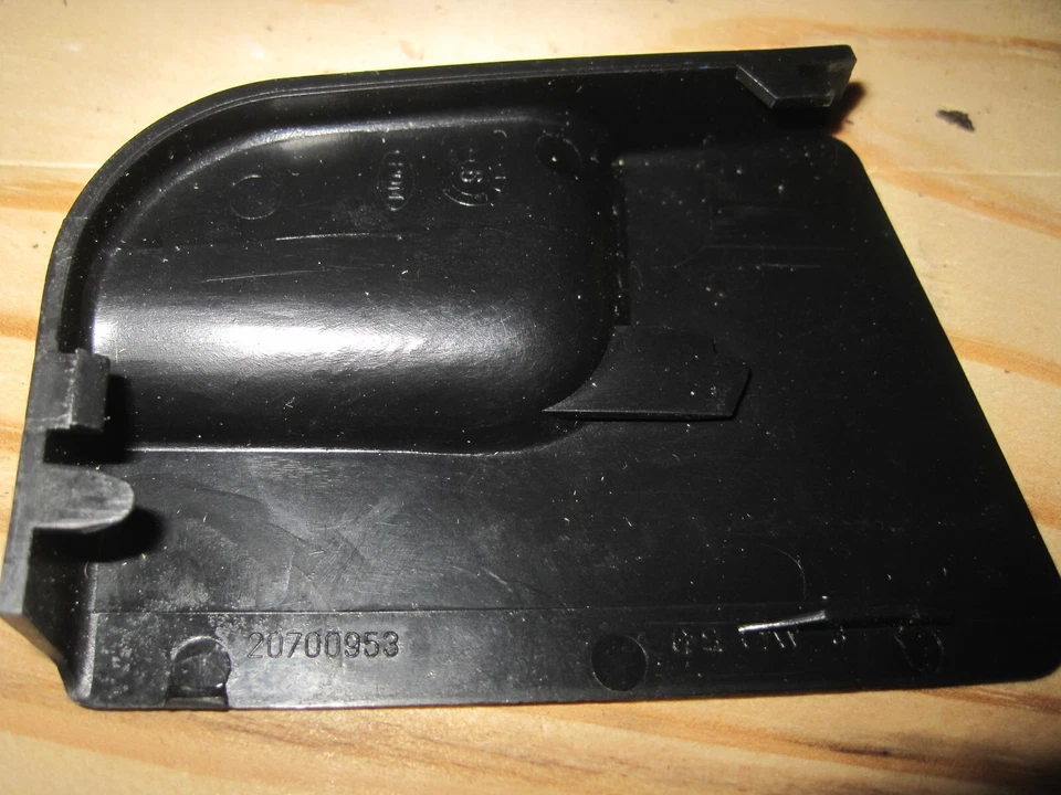 GM NOS PART 20700953 Cover 1987-1991 PONTIAC BONNEVILLE DISCONTINUED PART - Image 1 of 1