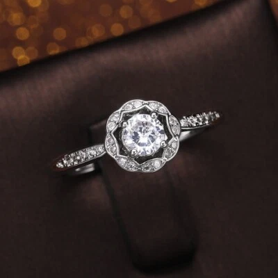 Кольцо с деликатным цветочным узором посеребренное имитация 2 карата подарок на годовщину для женщин - Изображение 1 из 4