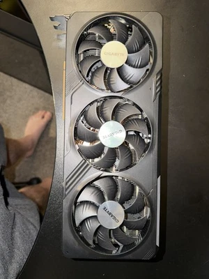 !BARGAIN! Gigabyte Radeon RX 7700 XT Gaming OC 12GB 3-WINDFORCE Fan Graphics  - Image 1 of 4