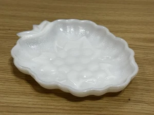 Vintage Milk Glass White Grape Cluster Shaped Trinket Candy Dish - Picture 1 of 6