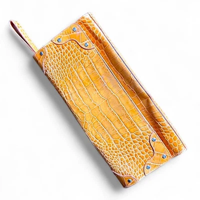 Cartera sin asas Claudia Firenze naranja de cuero de cocodrilo con tachuelas pulsera Italia usada en excelente estado Foto 1 de 4