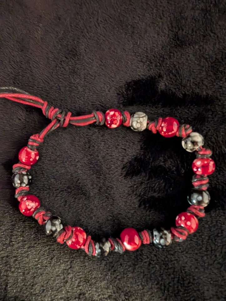 Pulsera Ajustable Cáñamo 9" Rojo y Negro Foto 1 de 1