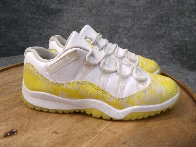Tenis de baloncesto Nike Air Jordan 11 bajos de piel de serpiente amarillos talla 2Y 580522-107 Foto 1 de 4