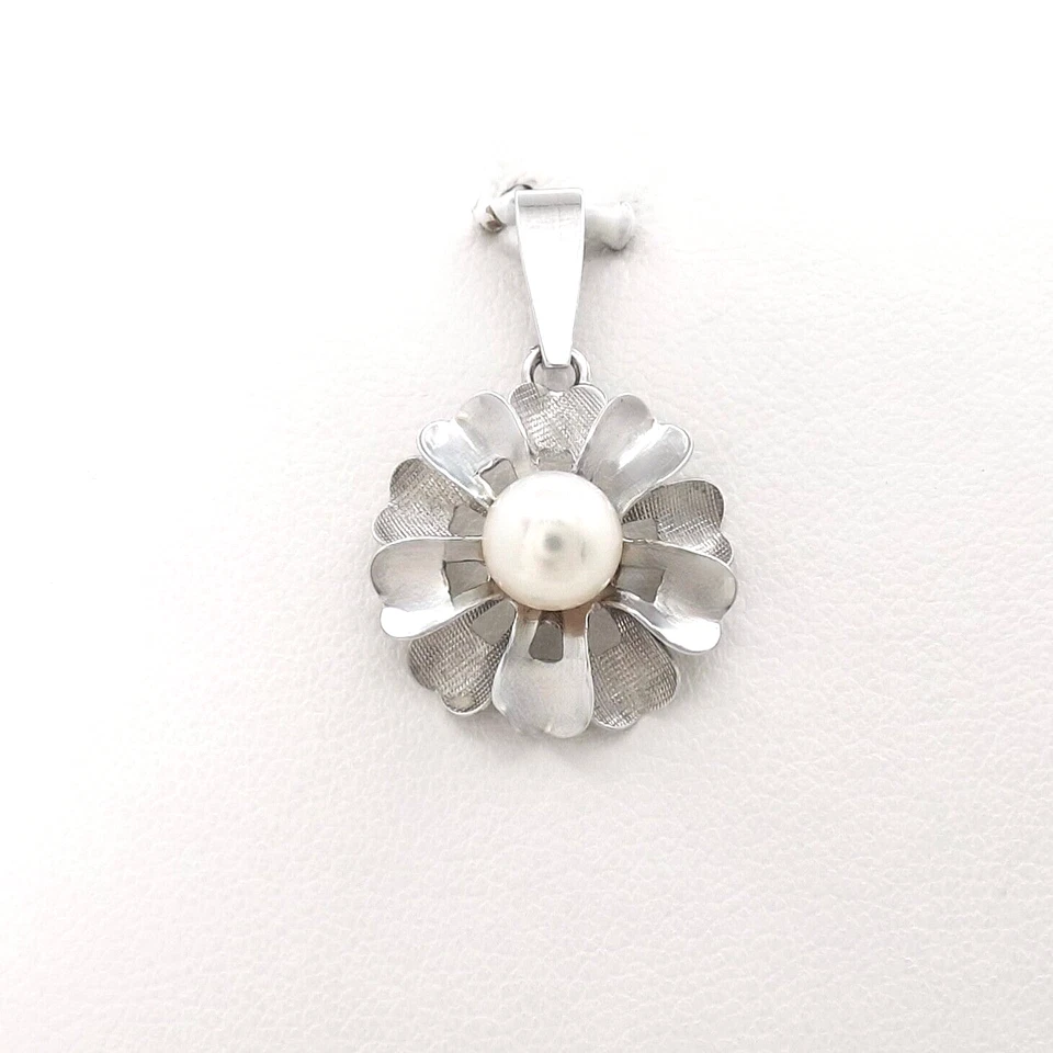 Colgante con dije de flor de margarita perla Akoya de oro blanco macizo de 18k Italia 750 vintage Foto 1 de 4